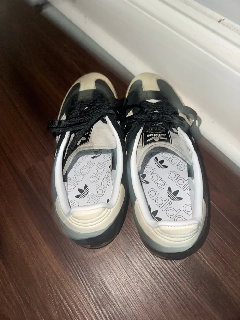 Black/Cream Gum Sole Sneakers – Women’s Size 8 - Picture 4 of 5